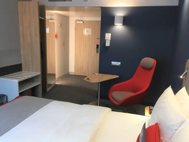 غرفة قياسية بسرير مزدوج، HOLIDAY INN EXPRESS ZURICH AIRPORT 3/7