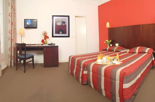 Single room simple، Hotel Opera Lafayette 1/1