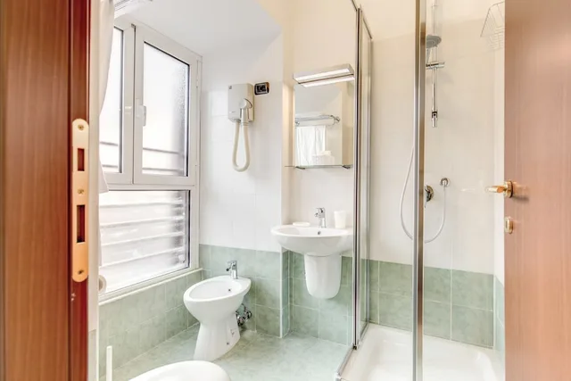 غرفة رباعية بسرير مزدوج وسرير بطابقين، Hotel Flavio Rome 2/2