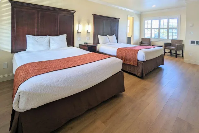 Room, 2 Queen Beds, Clarion Collection Hotel Pacific Grove - Monterey 3/4