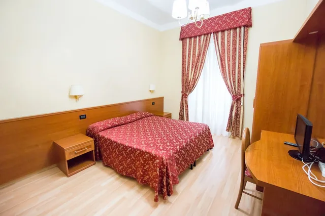 غرفة بسرير مزدوج أو سريرين منفصلين بحمام خاص، Funny Palace Hostel 2/9