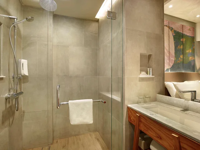 غرفة ديلوكس بسريرين مزدوجين بشرفة، Mercure Kuta Bali 2/4