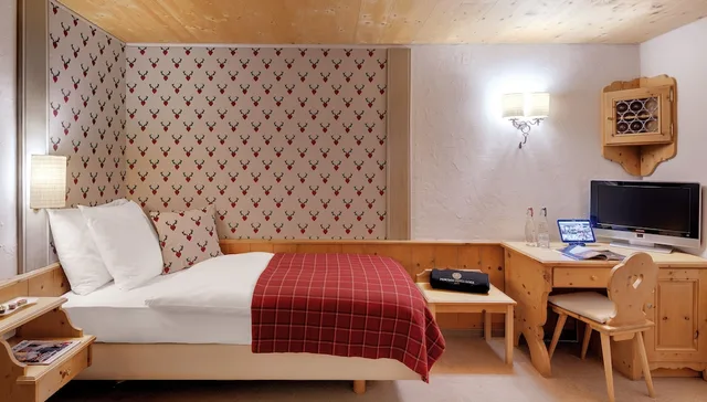 غرفة قياسية بسريرين منفصلين، Morosani Posthotel 3/4