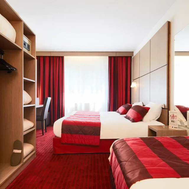 Room, Triple, Kyriad Grenoble Centre Formerly Inter Hotel Patrick 3/5