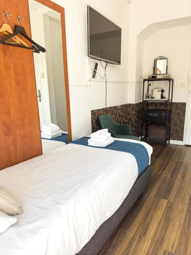 غرفة بسريرين منفصلين، Amsterdam Inn Hotel 6/10