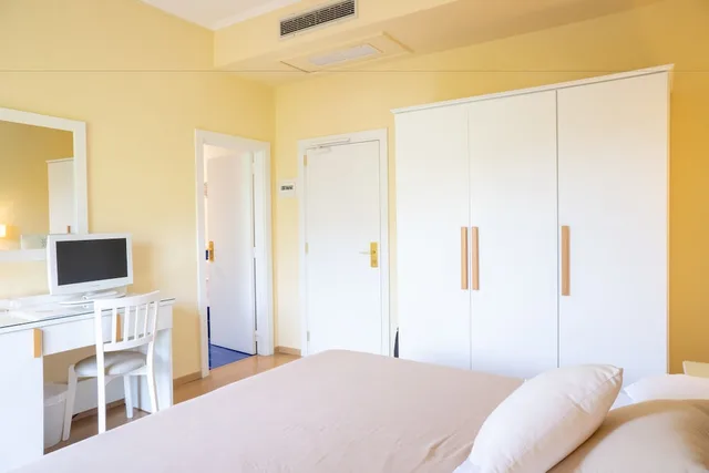 غرفة بسرير مزدوج أو سريرين منفصلين بإطلالة على الحديقة، Hotel Regina Sorrento 2/10
