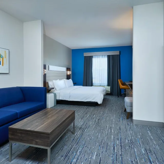جناح بسرير مزدوج لذوي الإعاقة، Holiday Inn Express Hotel Suites Swift Current 1/3