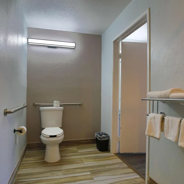 غرفة بسرير كوين لذوي الإعاقة، Motel6 Sacramento, CA - Old Sacramento North 8/8