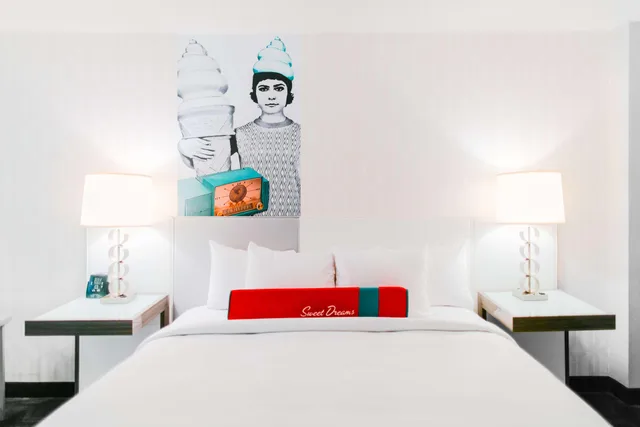 Room, King Bed, Mountain View, High Floor, The Curtis Denver a DoubleTree by Hilton Hotel 1/6