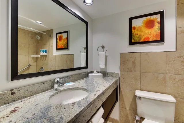Room, 2 Queen Beds, Drury Inn and Suites Poplar Bluff 5/5