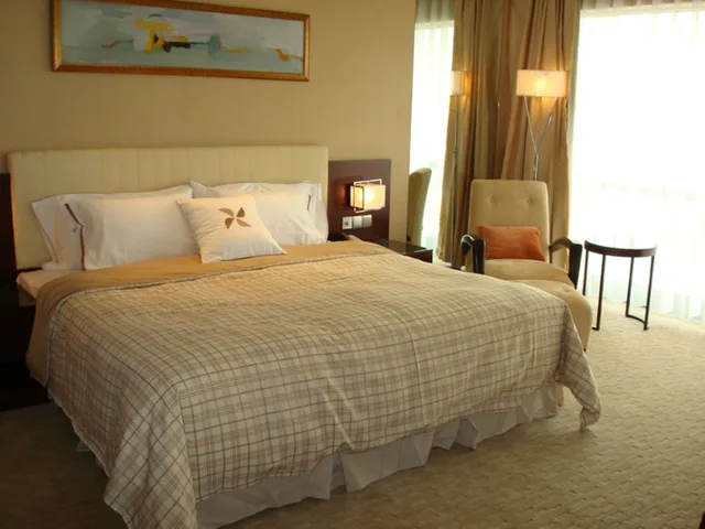 غرفة بسرير كينج بإطلالة على المدينة، Four Points By Sheraton Hangzhou 7/10