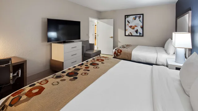 غرفة قياسية بسريرين كوين، Best Western Heritage Inn & Suites 4/4