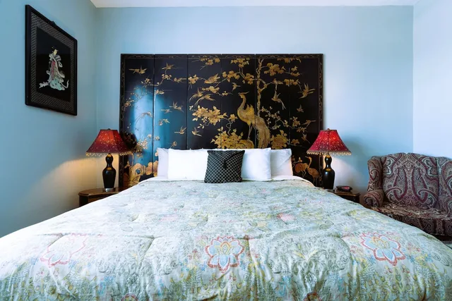 Oriental, Premium, Sytle, King Bed، Oak Tree Hotel 1/5