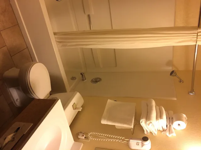 Standard, King Bed, Super 8 By Wyndham Idaho Falls 2/4