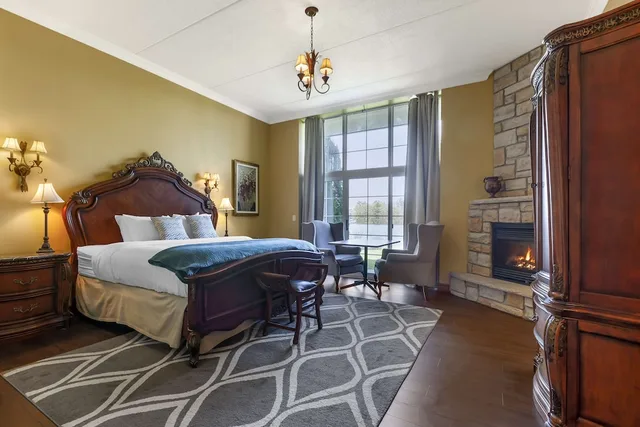 Standard, King Bed, Lake View, Balcony, Christies Mill Waterfront Resort and Spa 8/10