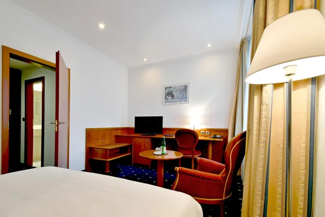 غرفة بسرير مزدوج أو سريرين منفصلين، Coronet Hotel 6/10