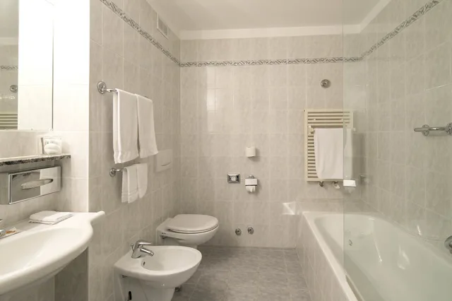 غرفة ثلاثية بسرير كينج وسرير فردي، Hotel Campione 4/4