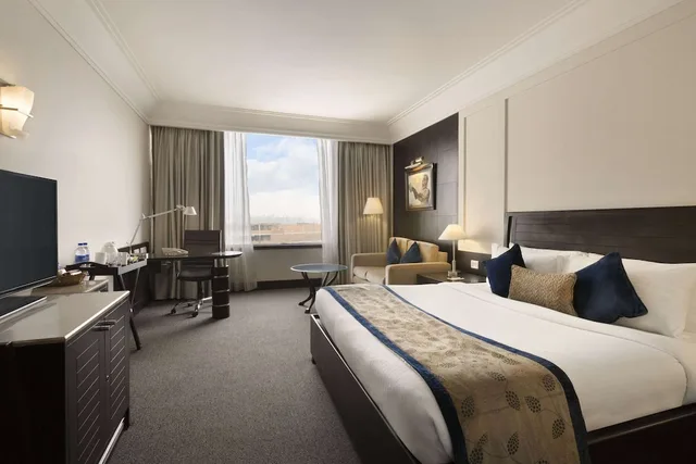 غرفة سوبيريور بسريرين منفصلين، Ramada Plaza by Wyndham JHV Varanasi 1/6