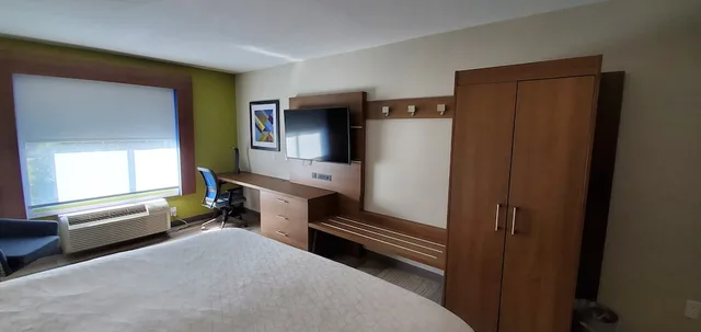 غرفة قياسية بسرير كينج، Holiday Inn Express Hotel And Suites Kinston 5/10