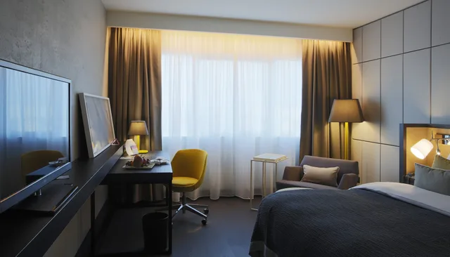 غرفة قياسية بسرير كينج مع دخول صالة النادي، Crowne Plaza Belgrade 8/10