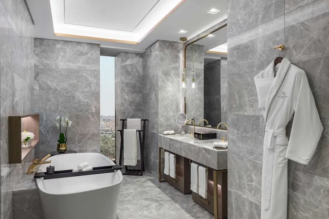 جناح غراند كلوب بريميوم بسرير كينج بغرفة نوم واحدة، Waldorf Astoria Kuwait 5/6