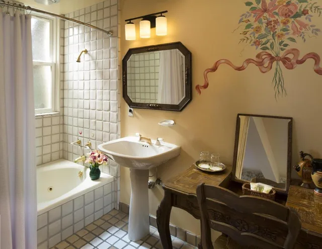 غرفة مريحة بسرير كوين، Petite Auberge 8/8