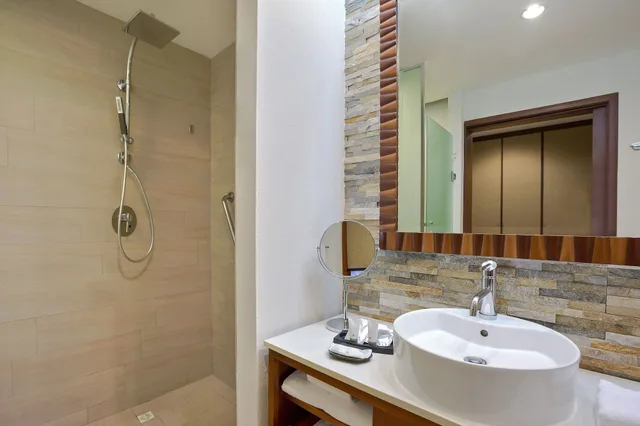 غرفة تنفيذية بسريرين كوين، The Westin Playa Bonita 4/8