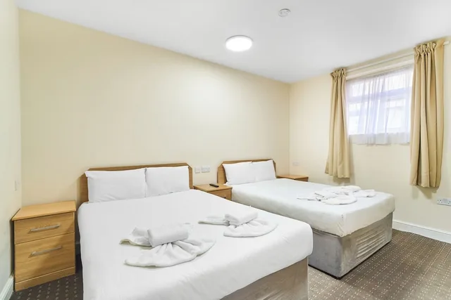غرفة ثلاثية بسرير مزدوج وسرير فردي، Woodlands Lodge Ilford 2/10