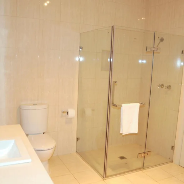 1 Bedroom, Suite, King Bed, Quality Hotel Point Cook 5/8