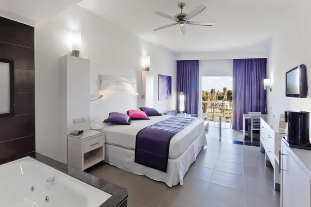 جناح جونيور سوبيريور بسرير كينج، Hotel RIU Palace Mexico All Inclusive 3/3