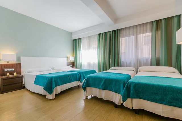 Room, Double or Twin Bed, Two Extra Beds، Don Juan Hotel 1/4