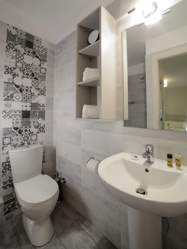 غرفة بريميوم بسرير كوين، Tins Hotel City 3/6