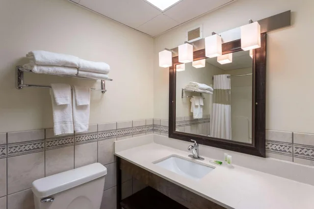 جناح بسرير كينج بجاكوزي، Americinn By Wyndham Wausau 3/4