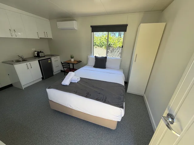 استوديو بسرير كوين، Ringwood Lake Inn 1/4
