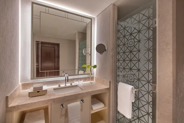 1 Bedroom, Suite, Pool Side, Patio، The St. Regis Marsa Arabia Island, The Pearl Qatar 9/10