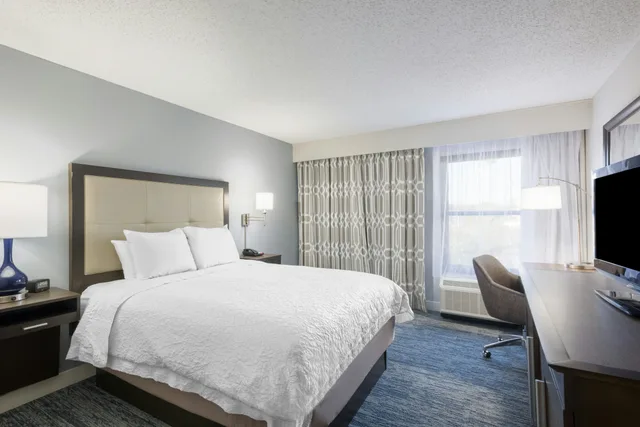 غرفة بسرير كوين، Hampton Inn Mount Airy 2/3