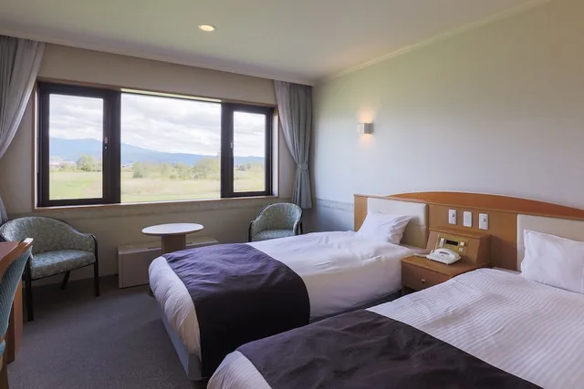 غرفة أساسية بسريرين منفصلين بإطلالة على الجبل، SPA & HOTEL RESORT Furano Laterre 1/3