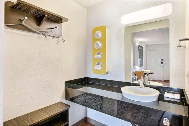 غرفة قياسية بسريرين كوين، Motel6 Oakland, CA - Embarcadero 7/8