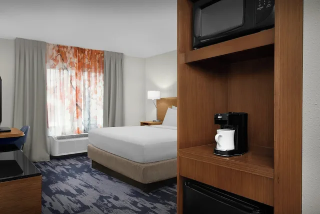 غرفة بسرير كينج لذوي الإعاقة، Fairfield Inn Suites Fayetteville North 2/6
