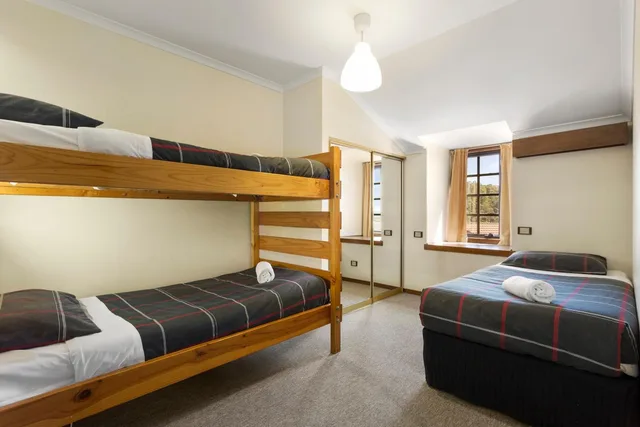 شقة بـ3 غرف نوم، Village Family Motor Inn 2/3