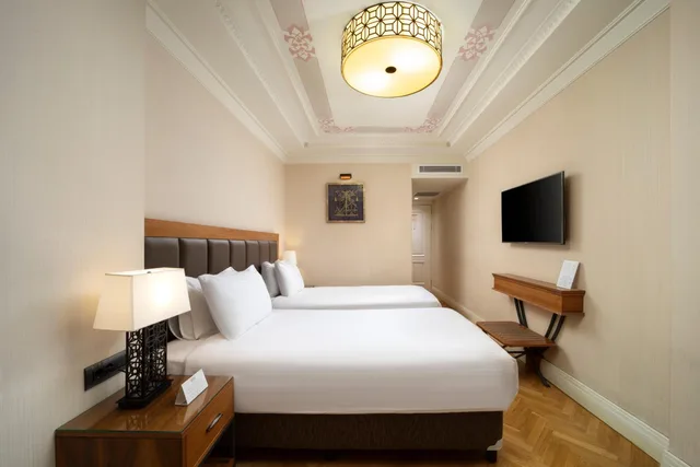 French, Twin Beds, Street View، Golden Age Hotel Taksim 6/10