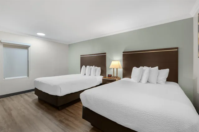 غرفة بسريرين كوين لذوي الإعاقة، Best Western Courtesy Inn - Anaheim Park Hotel 2/4