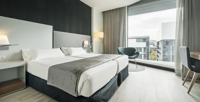 غرفة مفردة بسريرين منفصلين، Hotel Ilunion Atrium 1/7