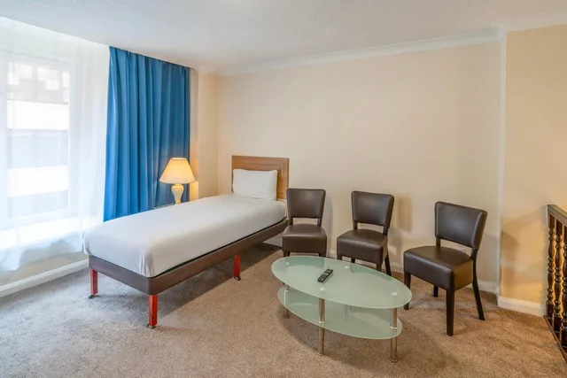 غرفة ثلاثية، Britannia Hotel Manchester 6/10