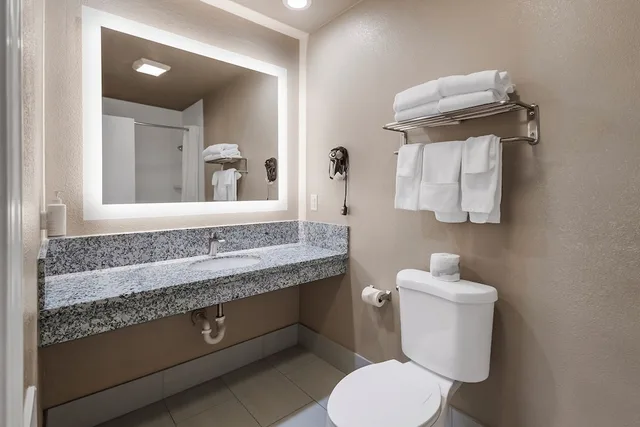 غرفة ديلوكس بسرير كينج، Heritage Inn Yosemite Sonora Formerly Inns of California Sonora 3/3