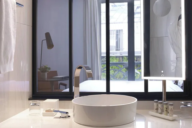 غرفة عائلية بسرير كوين، Renaissance Paris Republique Hotel 6/6