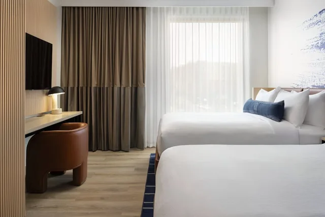 Standard, 2 Queen Beds, Accessible, Cascade Hotel, Kansas City, a Tribute Portfolio Hotel 1/5