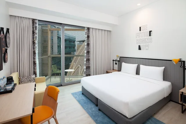 Rover, King Bed, Sofa، Rove Expo City 2/4