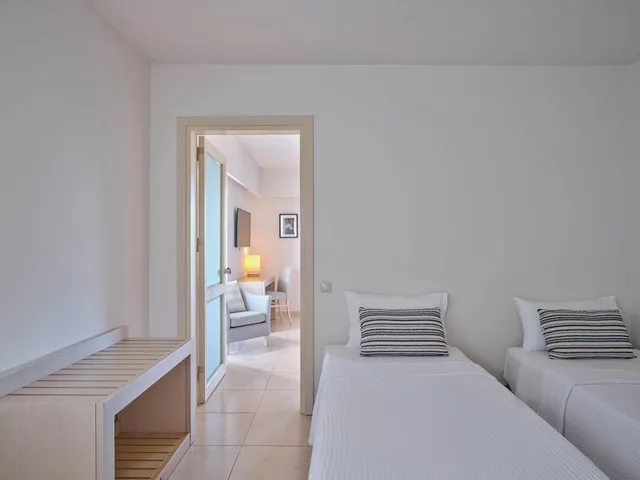 جناح بسرير مزدوج بإطلالة على البحر مع أريكة، Sitia Beach City Resort and Spa 2/10