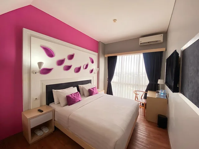 جناح جونيور، Shakti Hotel 2/10